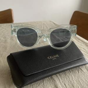 Jättecoola Celine solglasögon som jag vekrligen tycker om! Så unika och coola. Köpta på Vestiaire. Inga repor.