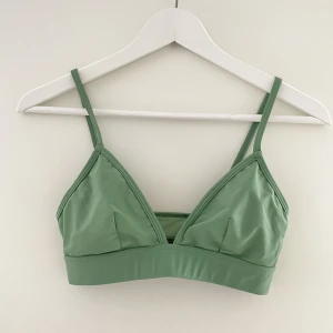 Nakd bikinitopp  - Bikiniöverdel från Nakd. Aldrig använd då den var för liten - nyskick. Är storlek S men den sitter mer som en XS.