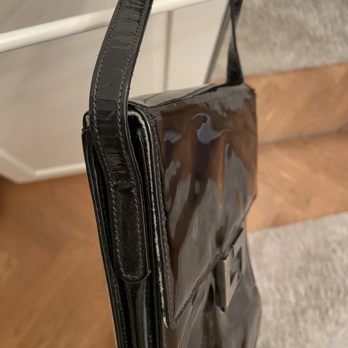 Svart väska  - 91