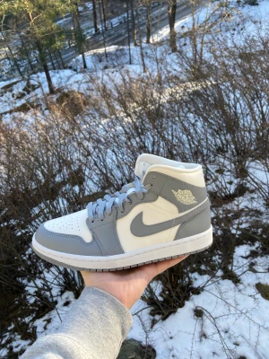 Jordan 1 Mid Stealth - Helt Nya! 38.5, 41