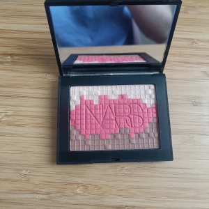 NARS Fireclay Mosaic Blush - Swatchad en gång. Discontinued, var limited edition. Nypris runt 400. 