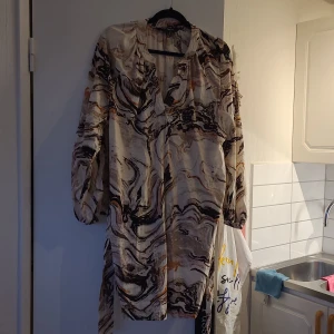 Klänning - Ny klänning med skärp 