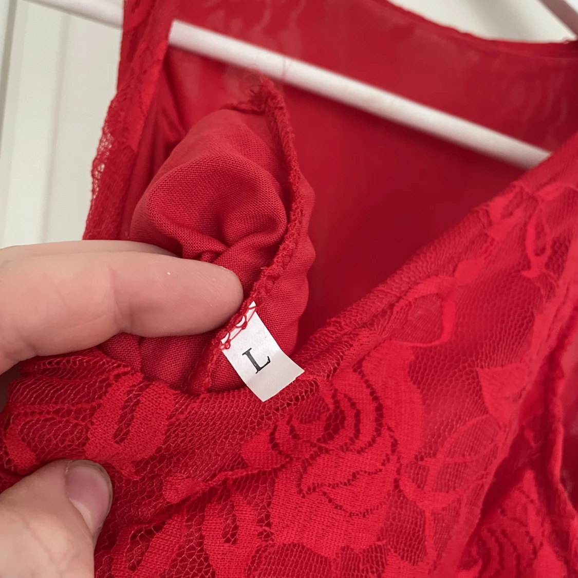 Röd spetsklänning - 91