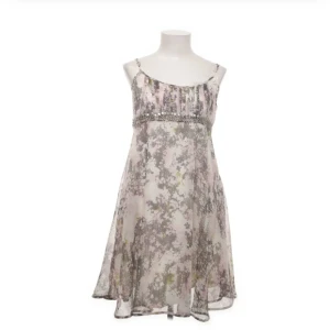 Klänning  - As snygg klänning till vår / höst 