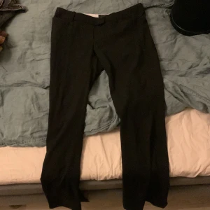 Kostymbyxor lågmidjad - Aldrig använt. Storlek 36. Lång dom är långa för mig som är 160.