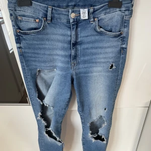 Super Skinny High Waist ankle length mellanblå jeans storlek 44 - Super Skinny High Waist ankle length mellanblå jeans storlek 44 från HM