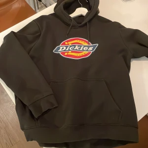 Dickies hoddie  - Storlek XL. Välanvänd.