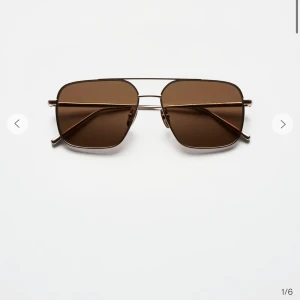 Chimi solglasögon aviator brown  - Solglasögon från Chimi aviator Brown. Endast använda två gånger! Formbar💗 Pris kan dirkuteras!  Skriv för mer bilder  Ny pris 1400kr 