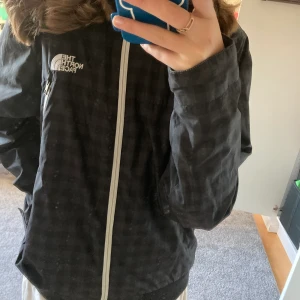 The north face jacka  - Bra skick, vindtät höstjacka💫