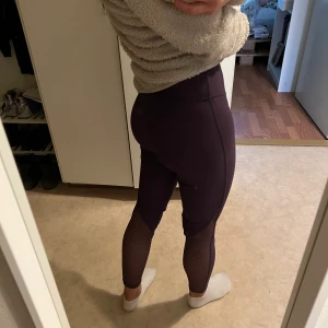 Lila Träningstights  - Träningstights från Blacc, jätte sköna och mjuka