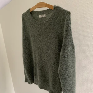 Stickad tröja från MSCH - Väldigt snygg men används inte 🤍 💗använt ett fåtal av gånger 💗normal i storleken 💗köparen betalar frakten, pris beror på vikt