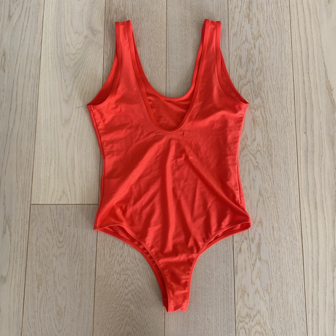 Röd body från Bikbok - 90