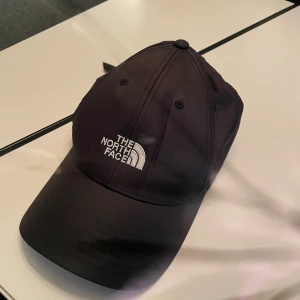 Oanvänd north face keps äkta - Helt ny 