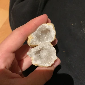 Kristaller  - Fina kristaller och stenar och man får allt Tillsammans för 400 + frakt och man får också med en lapp med namn och krafter stenarna har