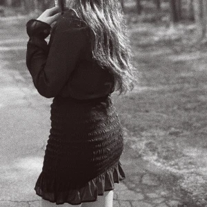 Svart klänning  - Har köpt den för 250kr men tåg den inte på mig så mycket 