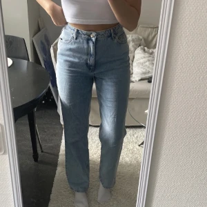 Jeans - Jeans från NA-KD! Sparsamt använda! Passar även mig som har S och är 165 lång