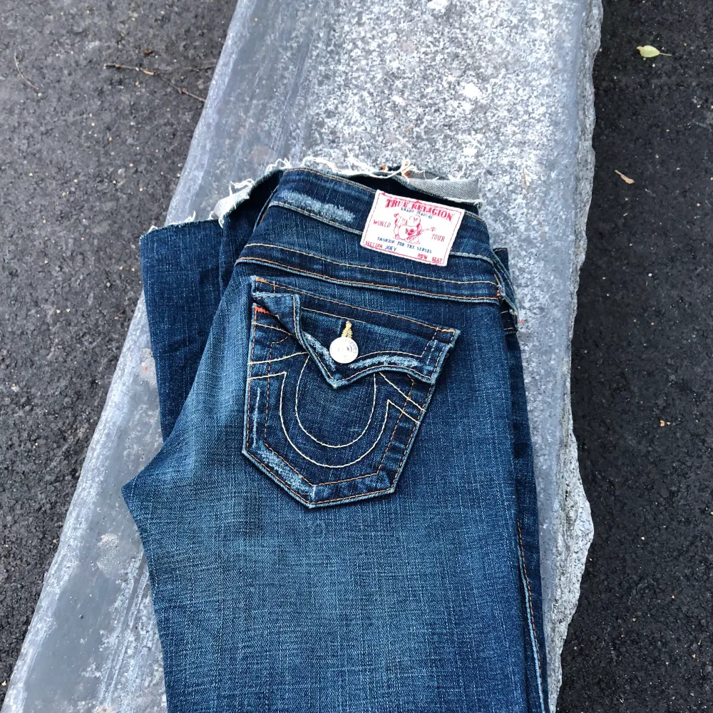 Ett par true jeans i storlek 25 😘😘säljer för 700 o kan mötas i Stockholm passar 155-168cm ish❤️❤️. Jeans & Byxor.