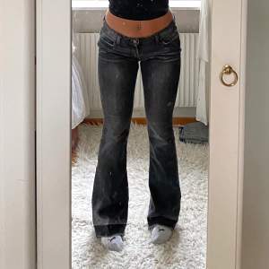 Lågmidjade bootcut jeans från Fornarina💞midja 84, innerben 84, jae 165