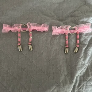 Rosa leg garter  - Rosa leg garter , mycket bra skick 