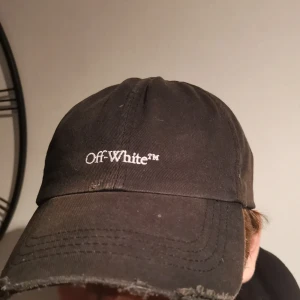 Off-white keps  - Använd några gånger
