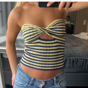 Stickad topp - Aldrig använd stickad topp i strl M. Fungerar för S oxo då den är stretchig. Frakt tillkommer 💗