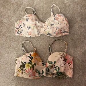 Baddräkt  - 2 stycken push up bra baddräkt. Aldrig använt. 2st för 80kr