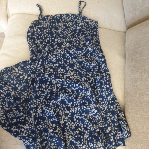 Sommar kläningar  - Nya kläningar i storlek xs men den passar också i xxs