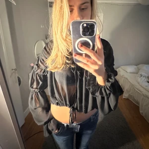 Svart blus - Så snygg festtopp som ej kommit till användning!🧡