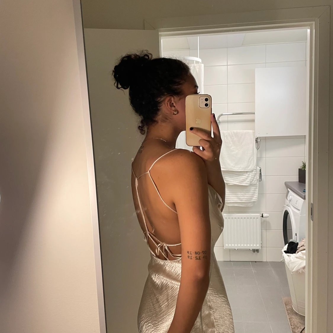 Satin klänning - 90