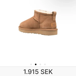 Ultra mini uggs - Beställde storlek 39 men fick hem storlek 40. Någon som är intresserad av att köpa? Kom med förslag på pris💓