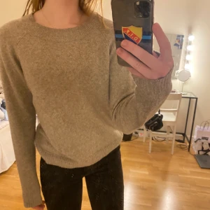 Stickad tröga - Stickad tröja från vero Moda i fint skick