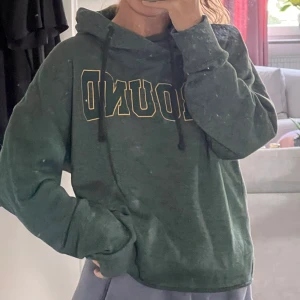 Grön hoodie - Grön hoodie från Lager 157. Storlek S. 