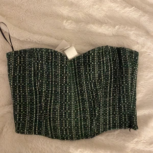 Fest-topp😍 - Säljer denna as snygga toppen ifrån zara i storlek xs!😍 Helt oanvänd, och prislapp kvar!