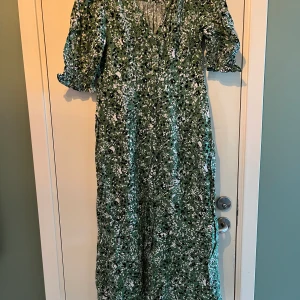 Blommig maxiklänning - Jättefint skick och modell