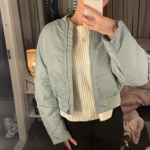 Jacka - Mintgrön/blå jacka från hm. Helt ny, aldrig använd! 💖