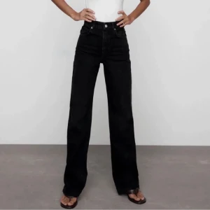 Wide leg jeans  - 5 par wide leg jeans från zara, strl 34. 100/st