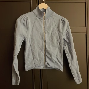 Tröja - Tröja aldrig använd 