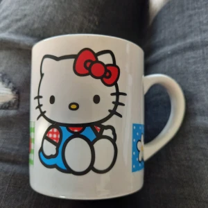 Hallo kitty mugg  - Aldrig använda men stått i skåpet länge så den är lite dammig.