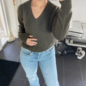 H&M Stickad tröja  - Säljer denna fina tröja från HM som jag aldrig har använt. Storlek XS. Köparen står för frakten❤️❤️
