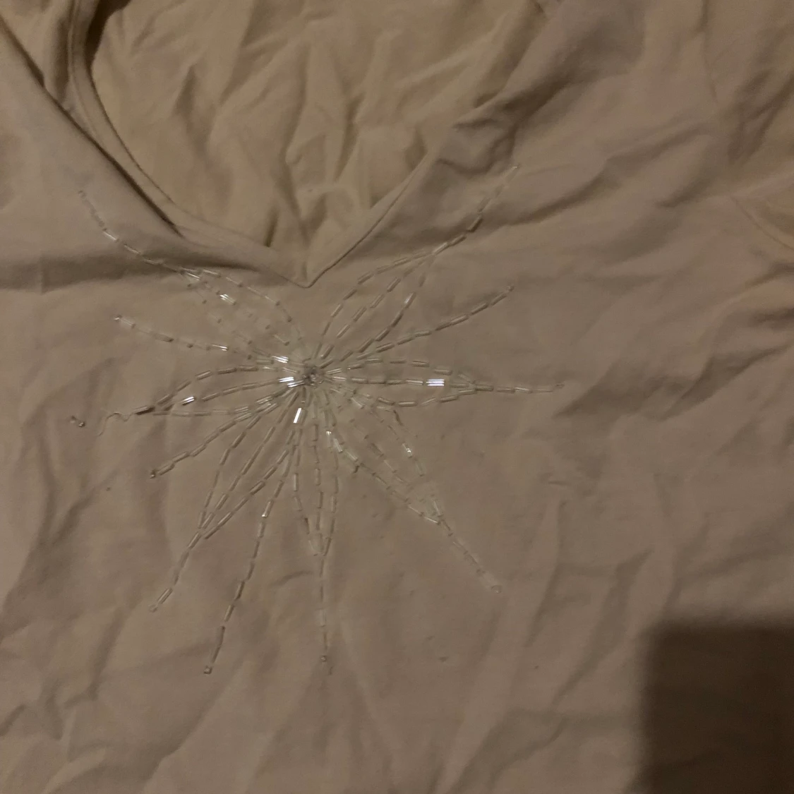 Topp med pärlbroderi - 90