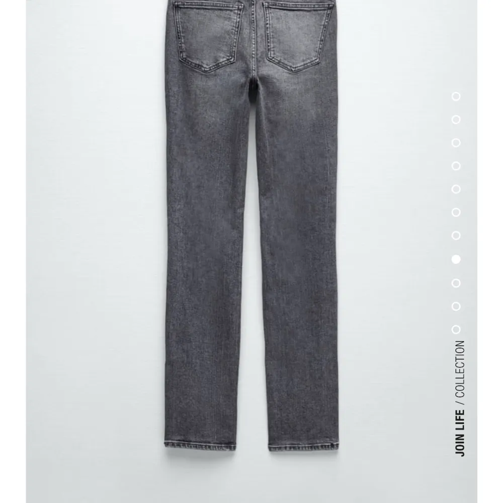 Gråa jeans från zara , super fina, använt en  del men ändå bra skick skriv för fler bilder❤️köpt för 359. Jeans & Byxor.