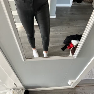 Skinn byxor - Tryck ej på köp nu Snygga skinnbyxor, välanvända. Stl 36 75kr