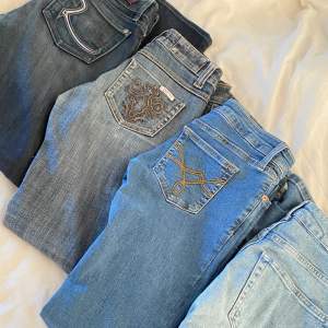 Jag säljer 4 jätte snygga Lågmidjade jeans i olika färger och storlekar, finns egna anonser på min profil!