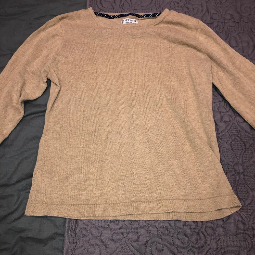 Långärmad t-Shirt storlek M färg beige. Tröjor & Koftor.