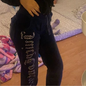 Blåa juciy  - Blåa juciy sitter perfekt xs