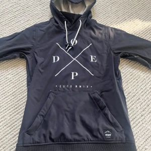 Dope jacka - svart Dope jacka. Hyfsat skick. Köpt för 1600kr. Köparen står för frakten