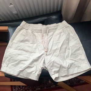 Shorts - Shorts i beige/ grå färg☺️