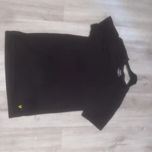 Lyle & Scott T-shirt - Skön Lyle & scott t-shirt i rimligt skick.