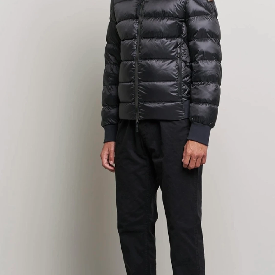 Parajumper sheen sökes - 90