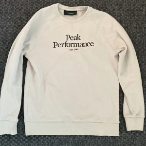 Peak Performance tröja, storlek S, Nyskick  - Storlek S Nypris 1000kr säljer för 800